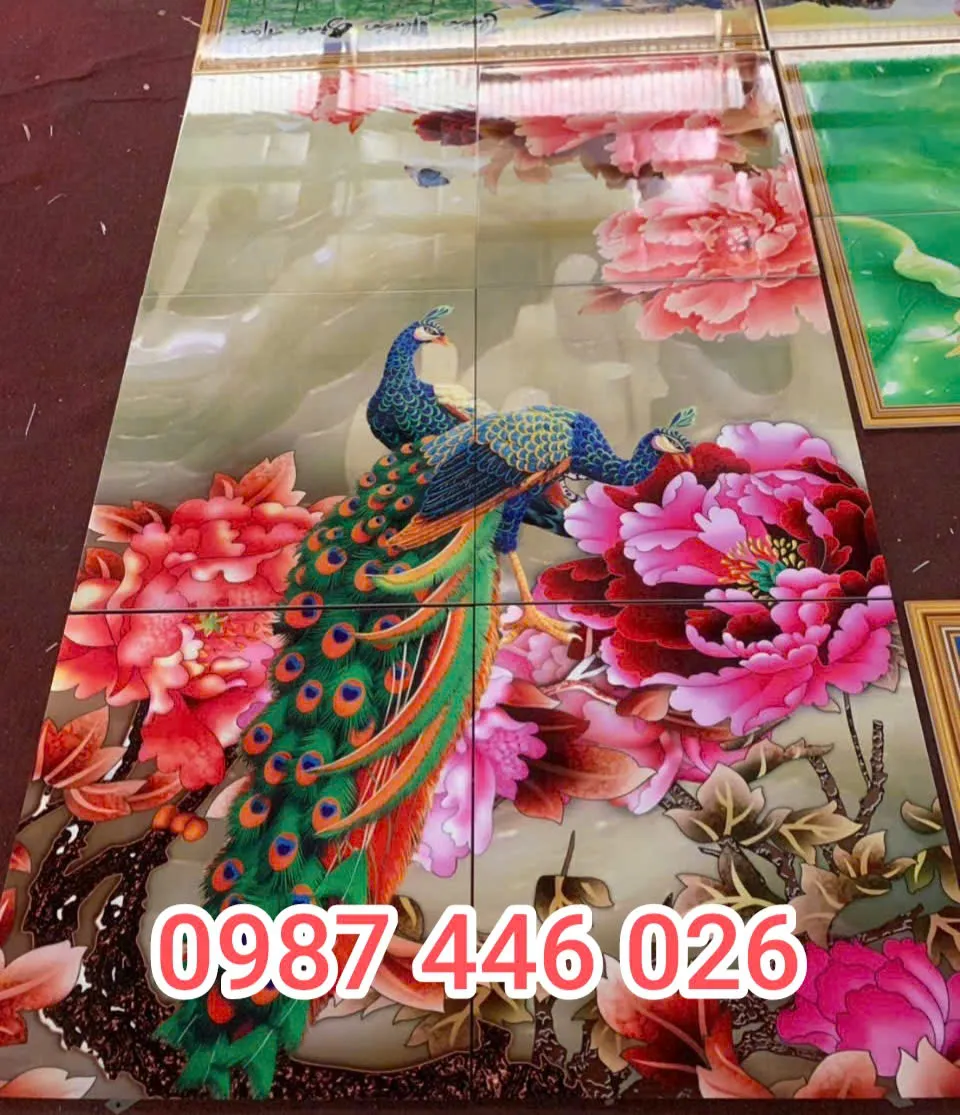 Ảnh thực tế tranh gạch men chim công HP8722